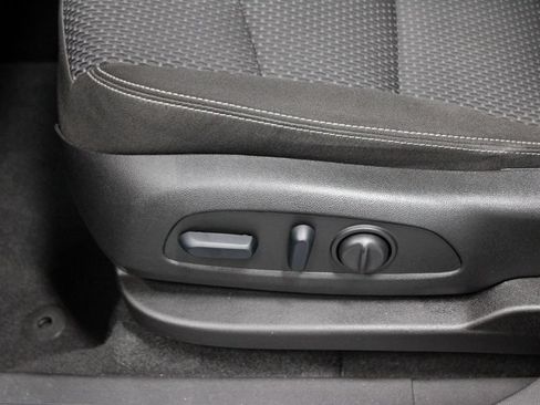 Used 2024 GMC Terrain SLE w/ Driver Convenience Package FWD image 24