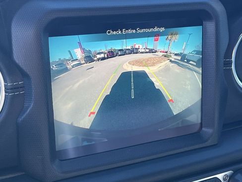 Used 2023 Jeep Wrangler Sahara image 26