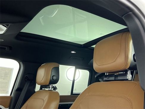 Used 2024 Land Rover Defender 110 SE image 18