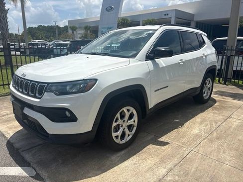 Used 2024 Jeep Compass Latitude AWD/4WD image 2