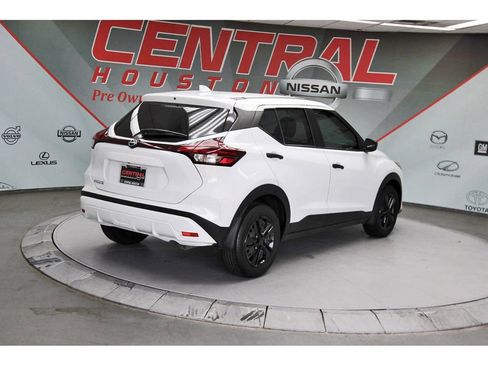 Certified 2025 Nissan Kicks Play S FWD image 5
