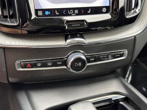 Certified 2025 Volvo XC60 B5 Plus image 24
