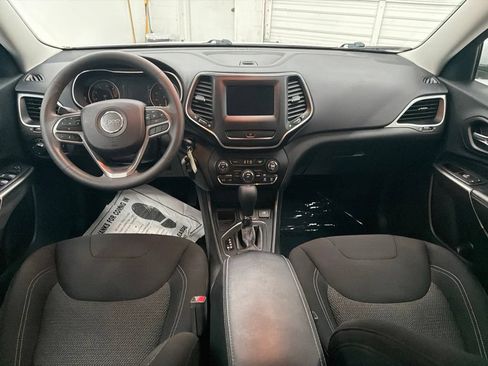 Used 2020 Jeep Cherokee Latitude FWD image 23