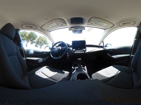 Used 2025 Toyota Corolla LE FWD image 42