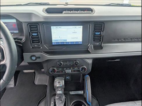 Used 2022 Ford Bronco Black Diamond image 10