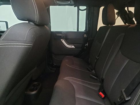Used 2014 Jeep Wrangler Unlimited Rubicon w/ Connectivity Group AWD/4WD image 18