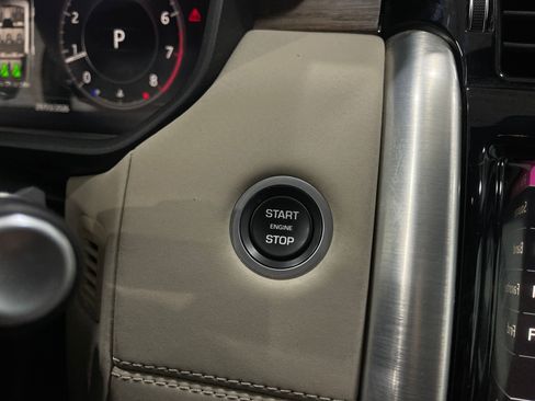 Used 2018 Land Rover Discovery HSE image 21