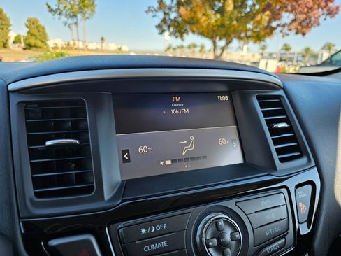 Used 2019 Nissan Pathfinder SV image 31