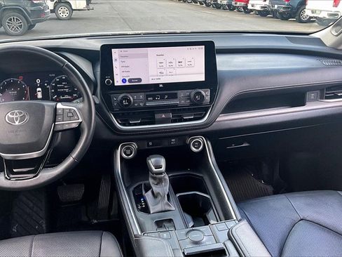 Used 2024 Toyota Grand Highlander Limited image 6