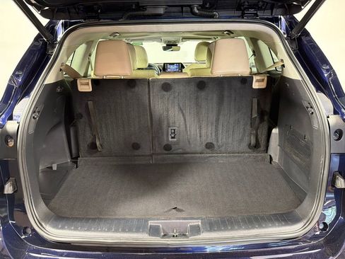 Used 2021 Toyota Highlander XLE FWD image 19