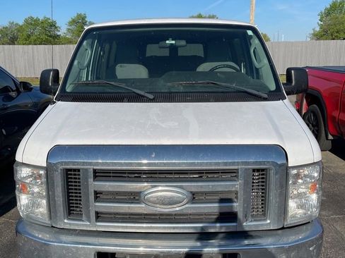 Used 2014 Ford E-350 and Econoline 350 XLT image 2