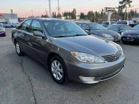 Used 2005 Toyota Camry XLE FWD image 7