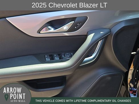 Used 2025 Chevrolet Blazer LT FWD image 21