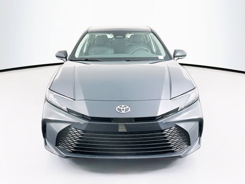 Used 2025 Toyota Camry LE image 2