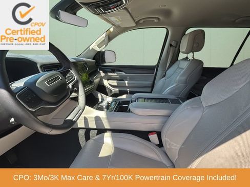 Certified 2024 Jeep Wagoneer Series II w/ Flexible Seating Group RWD image 12