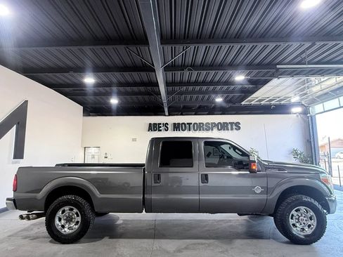 Used 2016 Ford F250 XLT w/ XLT Premium Package AWD/4WD image 4