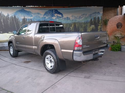 Used 2011 Toyota Tacoma PreRunner w/ SR5 Pkg #2 image 4