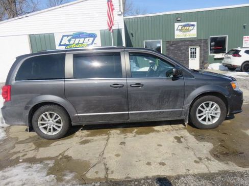 Used 2019 Dodge Grand Caravan SXT image 8