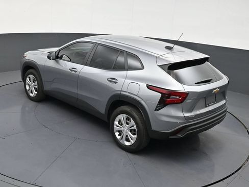 Used 2025 Chevrolet Trax LS FWD image 14