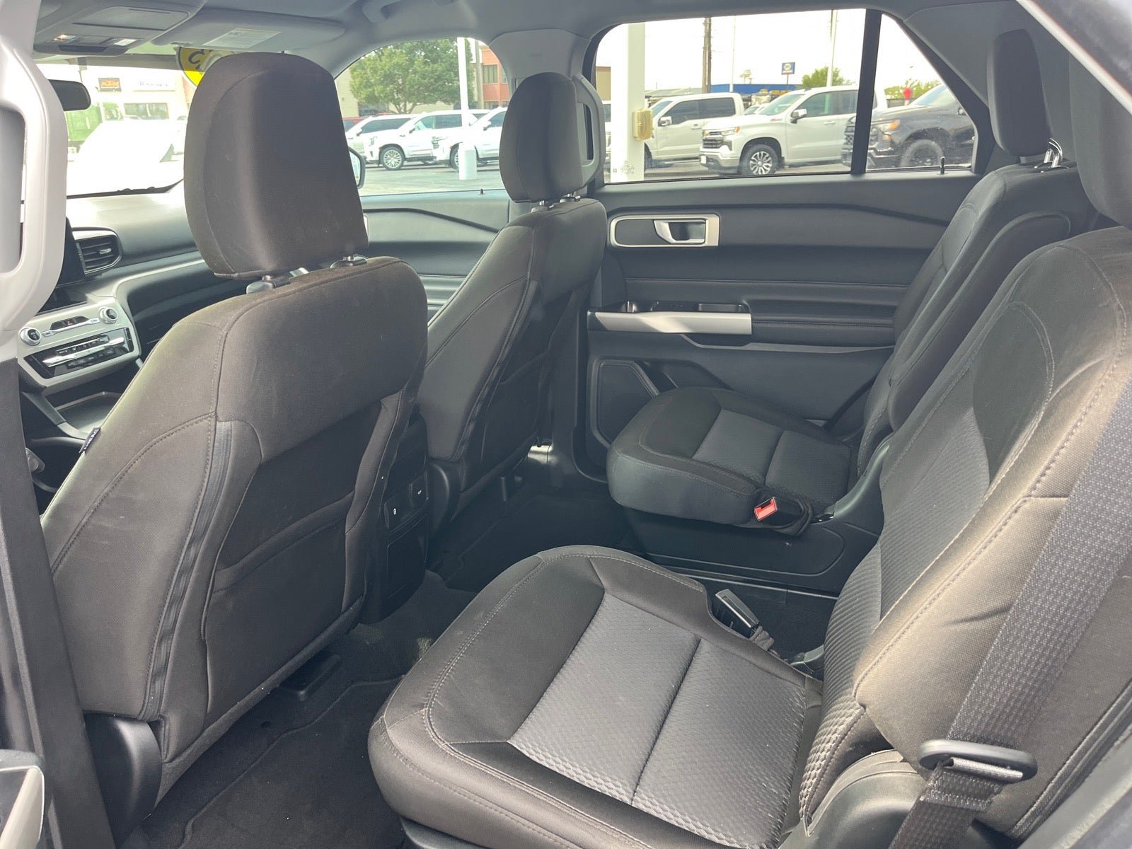 Used 2023 Ford Explorer XLT RWD image 9