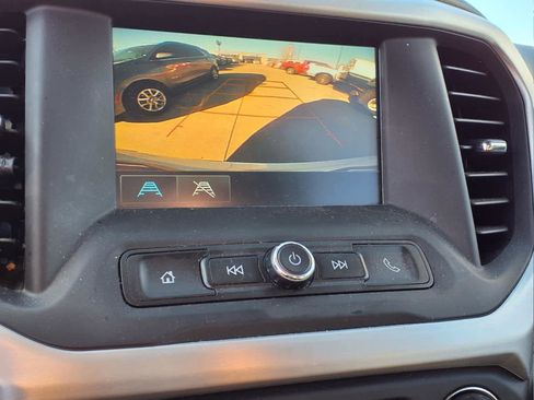 Used 2019 GMC Acadia SLE image 17