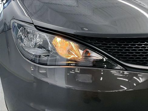 Used 2023 Chrysler Voyager LX FWD image 31