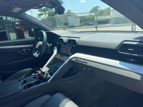 Used 2021 Lamborghini Urus AWD/4WD image 11