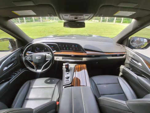Used 2023 Cadillac Escalade ESV Luxury AWD/4WD image 29