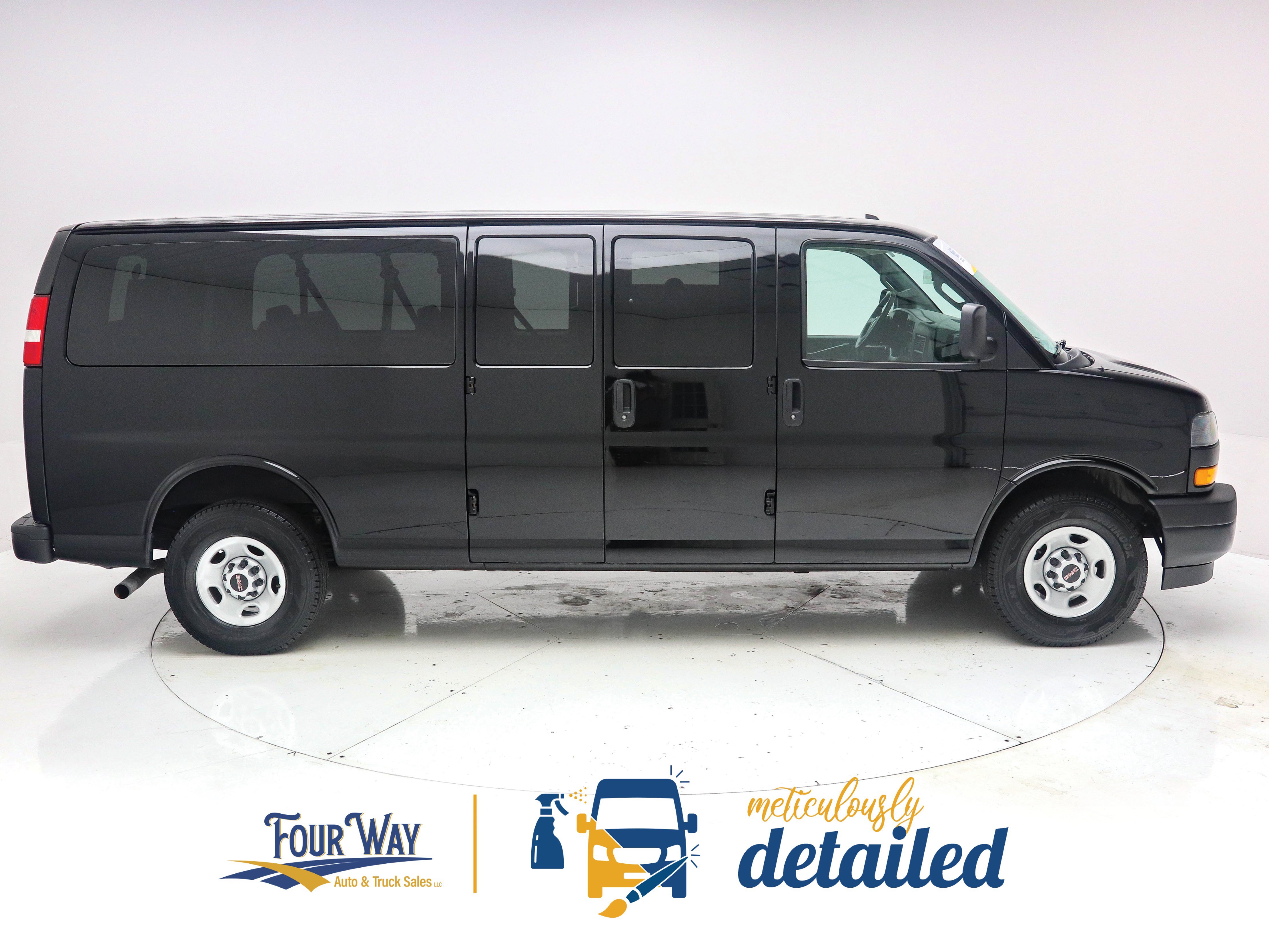 Used 2019 GMC Savana 3500 LS RWD image 2