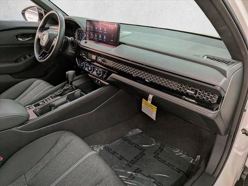 Used 2025 Honda Accord Sport image 28