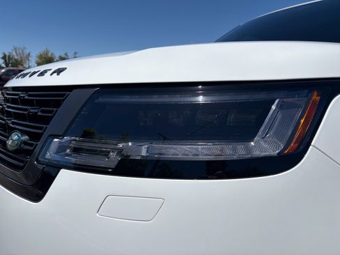 Used 2025 Land Rover Range Rover Long Wheelbase SE AWD/4WD image 14