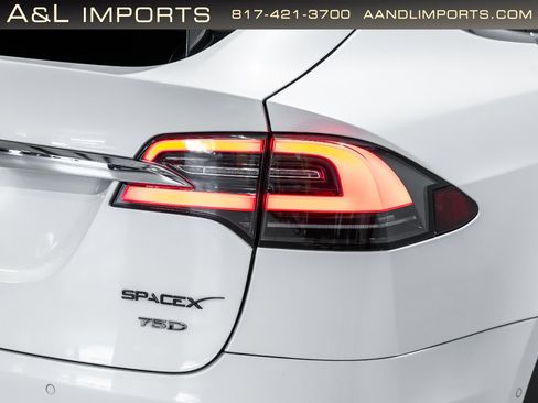 Used 2018 Tesla Model X 75D image 13