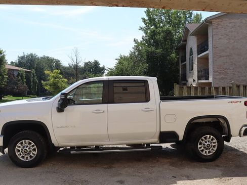Used 2022 Chevrolet Silverado 2500 LT AWD/4WD image 4