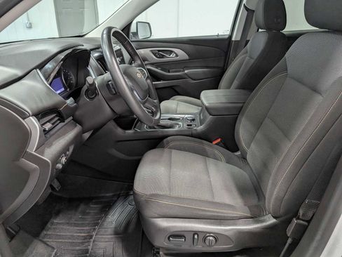 Used 2021 Chevrolet Traverse LT image 4