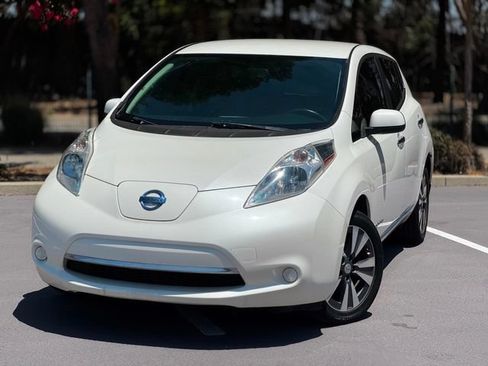 Used 2015 Nissan Leaf SV FWD image 17