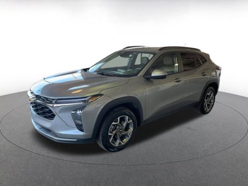 Used 2025 Chevrolet Trax LT image 7