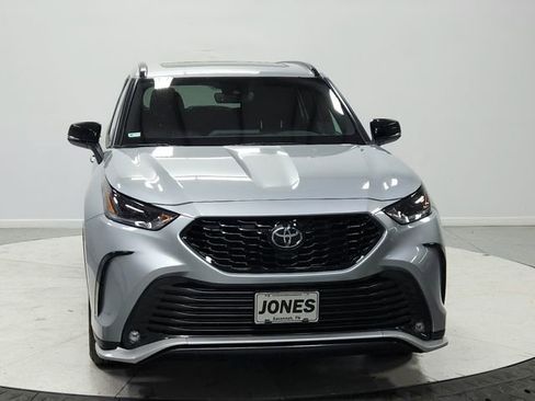 Used 2025 Toyota Highlander XSE image 2