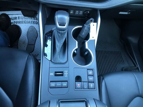 Used 2023 Toyota Highlander XLE image 20