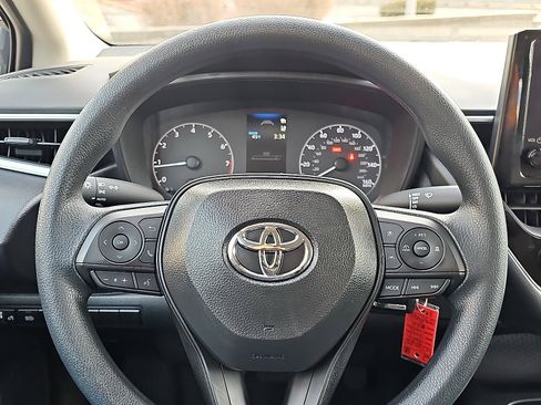 Used 2025 Toyota Corolla LE image 19