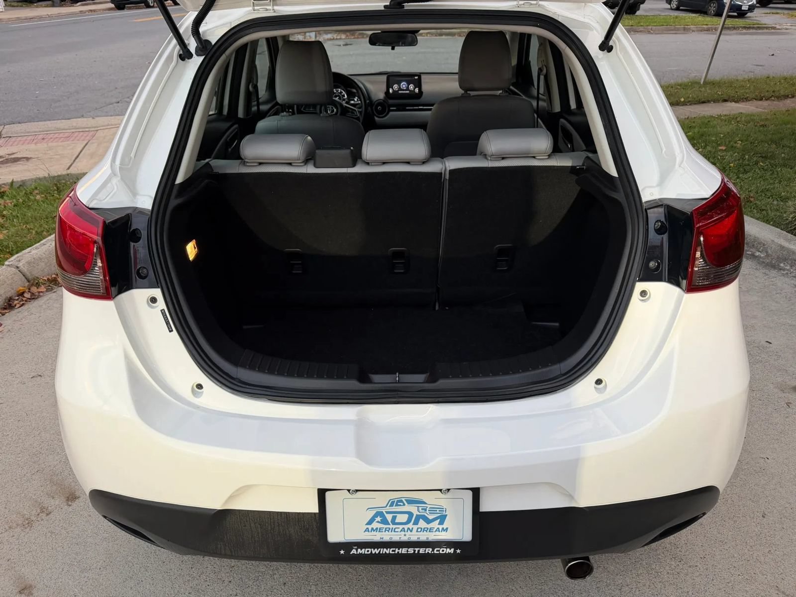 Used 2020 Toyota Yaris XLE FWD image 5