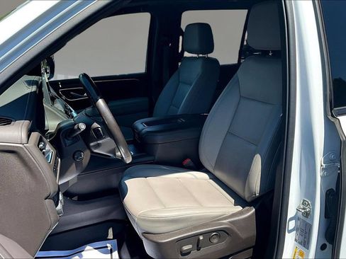 Used 2022 Chevrolet Tahoe Z71 w/ Luxury Package AWD/4WD image 18