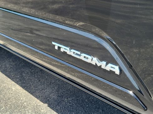Certified 2025 Toyota Tacoma SR5 AWD/4WD image 7