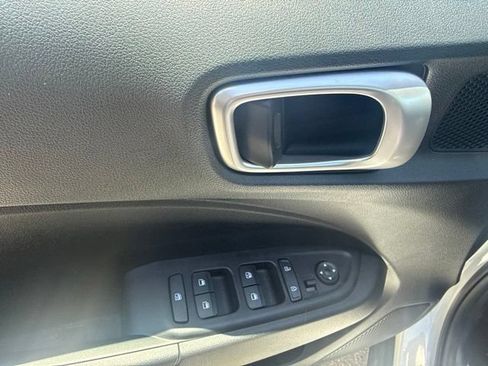 Used 2026 Hyundai Venue SEL FWD image 12