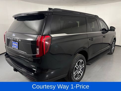Used 2025 Ford Expedition Max Active AWD/4WD image 11
