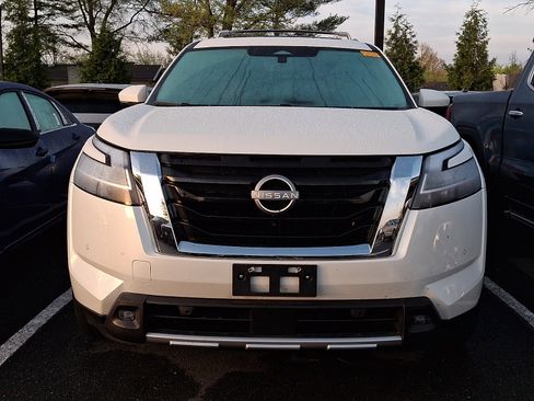 Used 2023 Nissan Pathfinder Platinum w/ Cargo Package AWD/4WD image 3