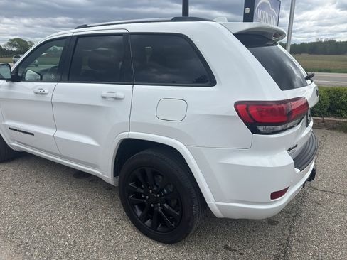 Used 2019 Jeep Grand Cherokee Altitude AWD/4WD image 8