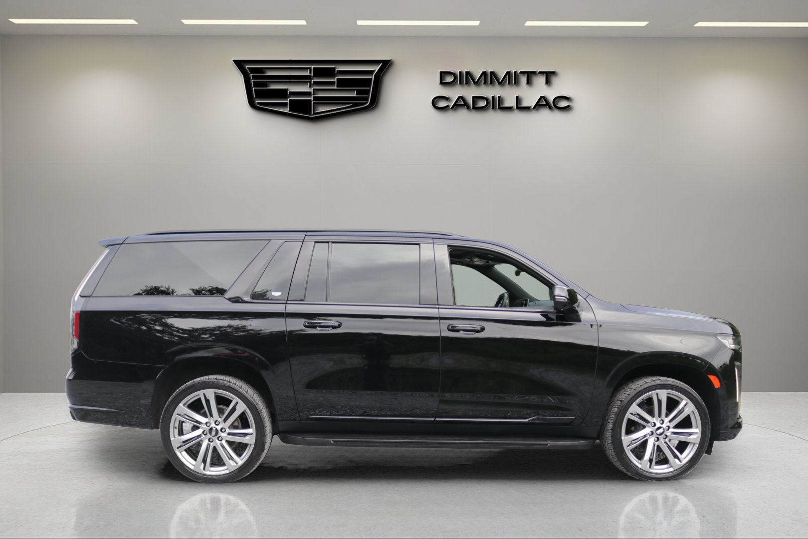 Used 2023 Cadillac Escalade ESV Premium Luxury AWD/4WD image 4