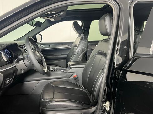 Used 2024 Jeep Grand Cherokee L Limited w/ Luxury Tech Group II image 19