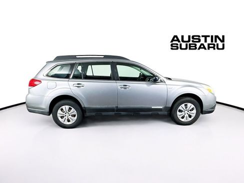 Used 2010 Subaru Outback 2.5i image 8
