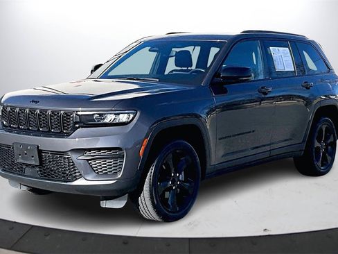 Certified 2023 Jeep Grand Cherokee Altitude image 4